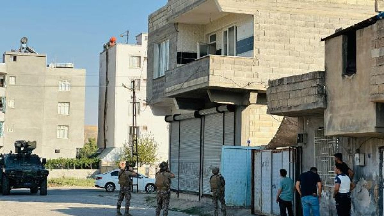 Urfa'da uyuşturucu satıcıları polisle çatıştı: İki gözaltı