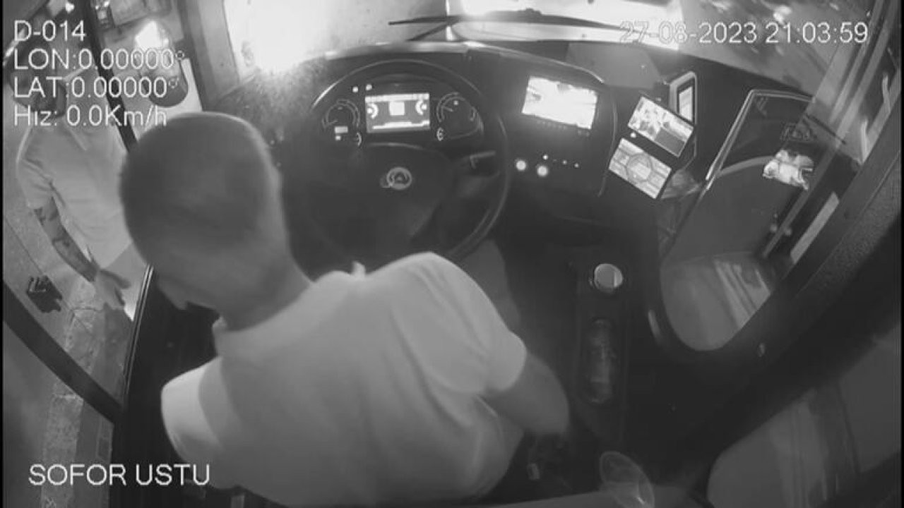Kadıköy'de trafik magandalığı: İETT şoförüne biber gazı sıktı, yolcular fenalaştı