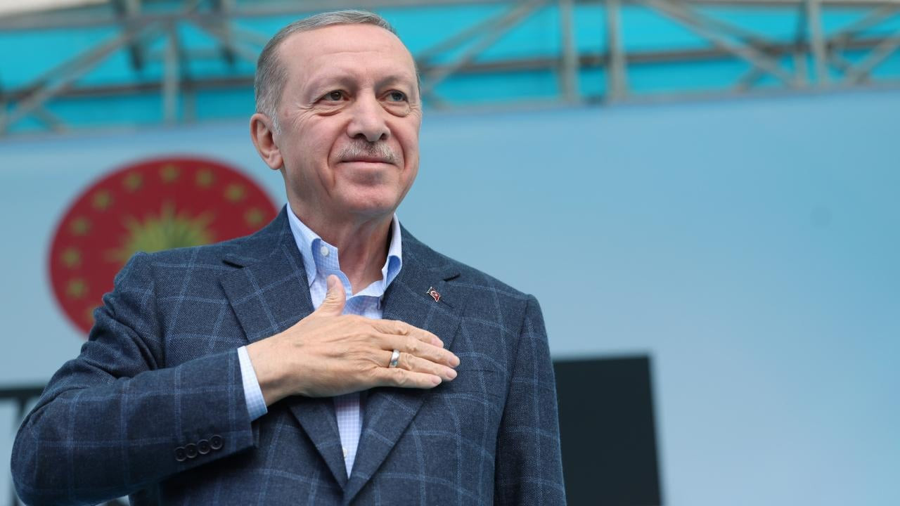 İzmir'de bir hemşire 'cumhurbaşkanına hakaret' suçlamasıyla tutuklandı