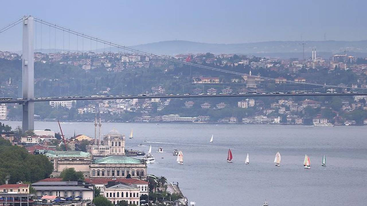 İstanbul Boğazı, triatlon nedeniyle gemi geçişine kapatıldı