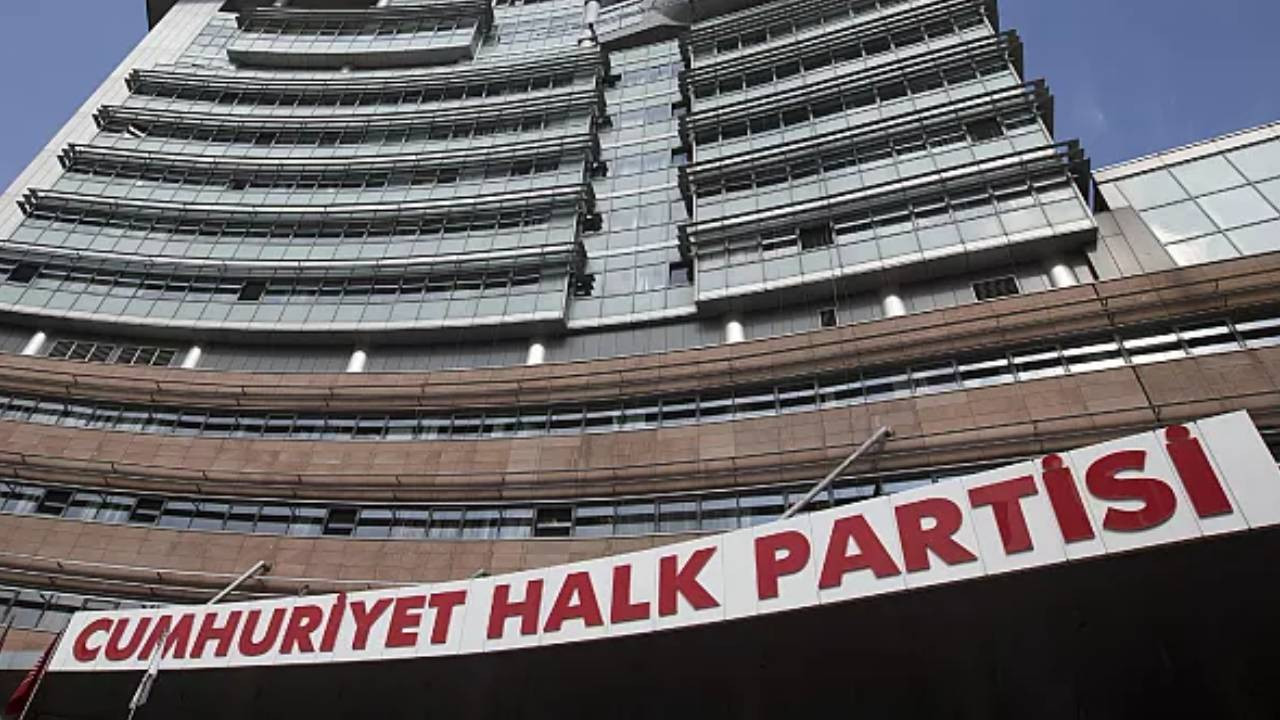 CHP'deki danışman krizi sürüyor, art arda tepkiler geliyor: 'İlk gün de karşıydım, bugün de karşıyım'