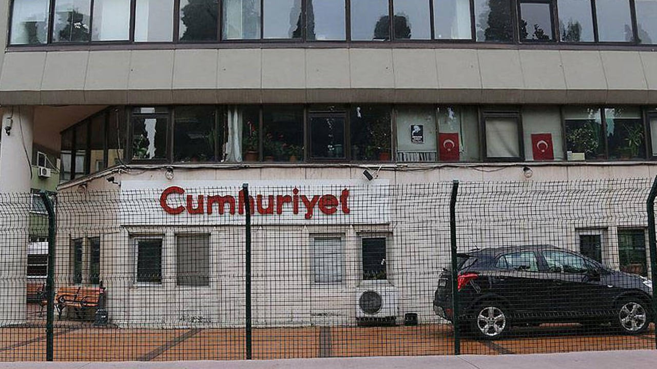 Cumhuriyet Vakfı Yönetim Kurulu üyelerinden üç isme istifa çağrısı: Cumhuriyet'in yakasından düşün