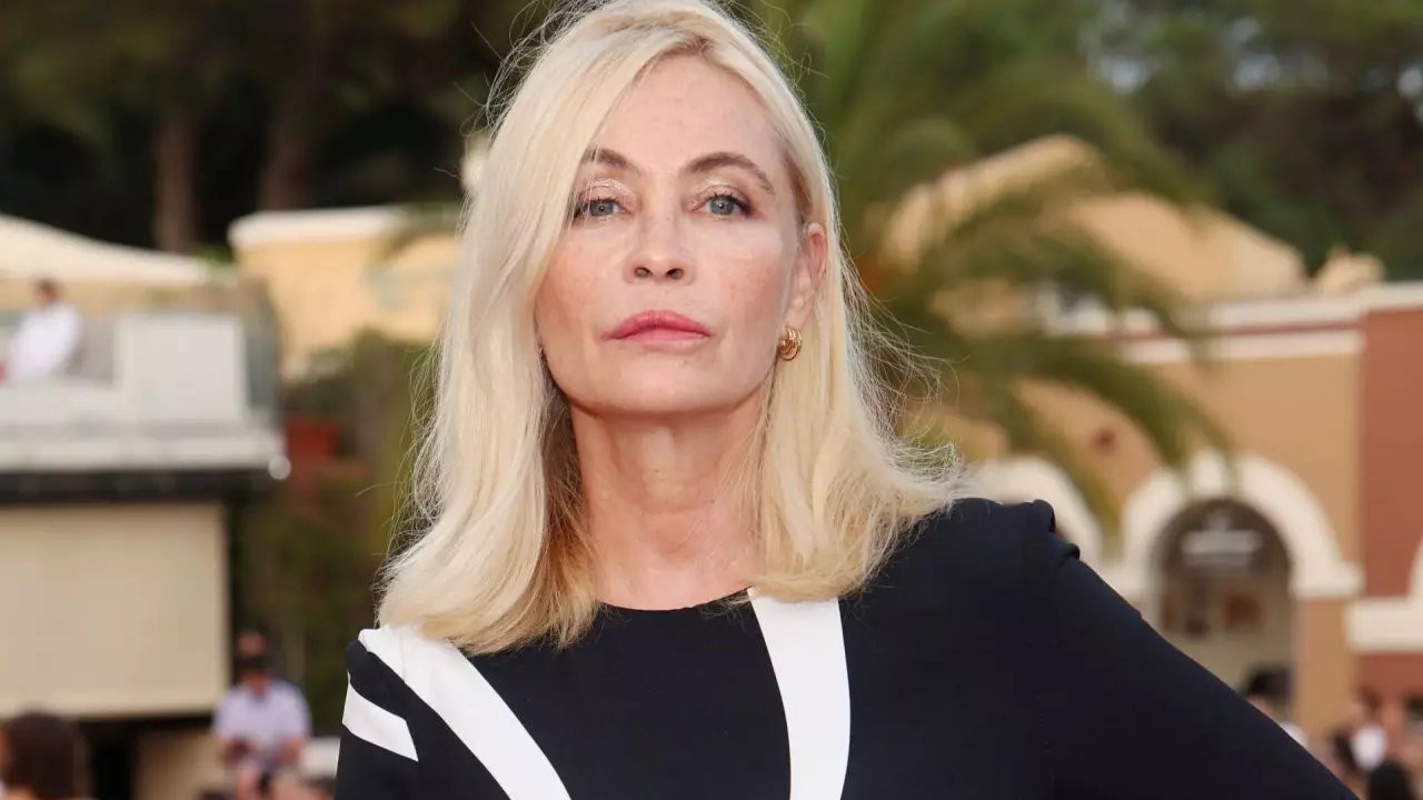 Emanuelle Béart, çocukluğunda aile içi cinsel istismara maruz bırakıldığını açıkladı