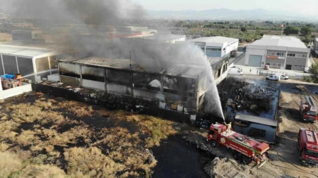 Manisa'da fabrika yangını: Çevreye kimyasal atıklar yayıldı