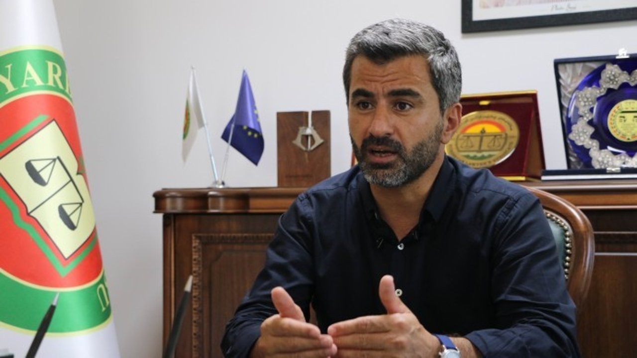 Diyarbakır Barosu Başkanı Nahit Eren'e hakaret edip, avukatı darp eden polise takipsizlik