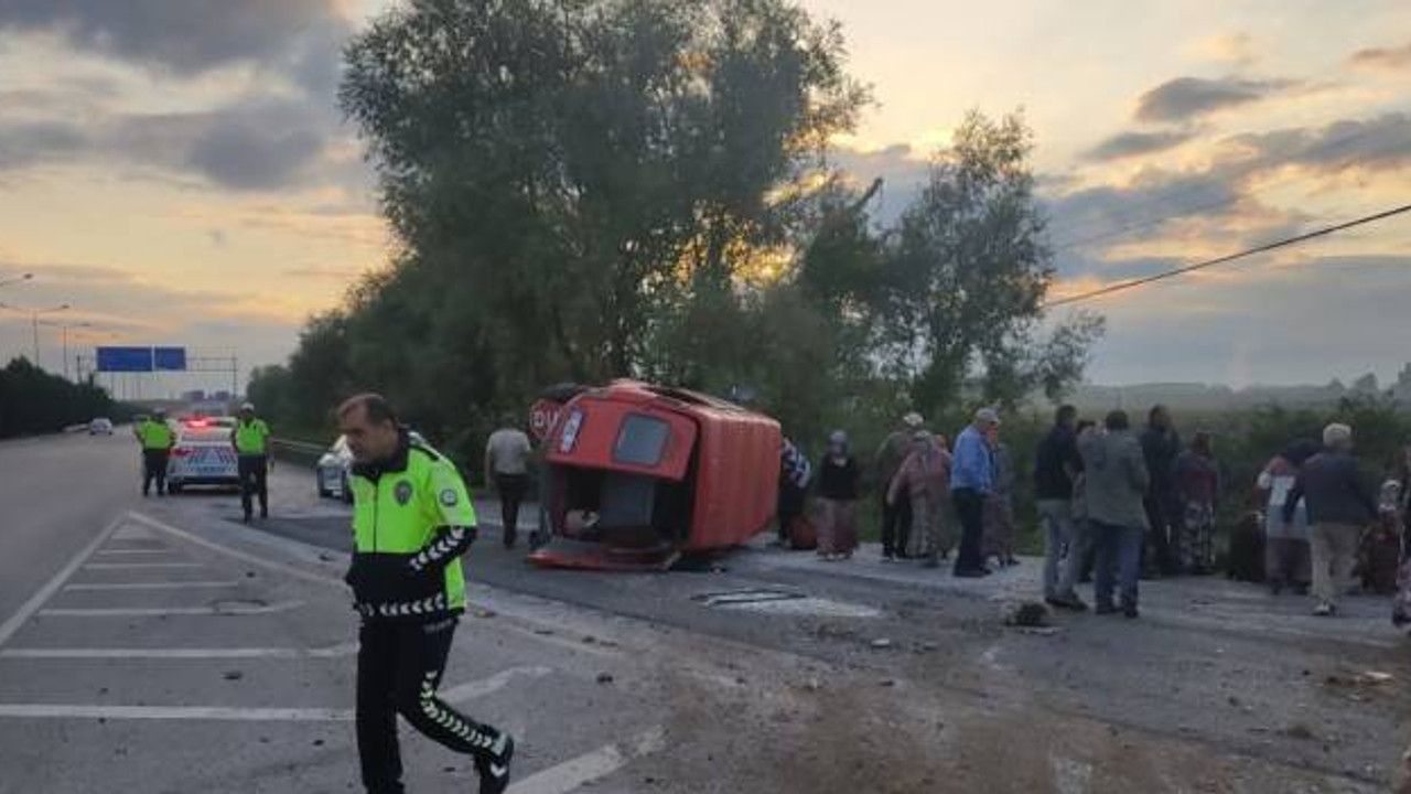 Samsun'da işçi servisi devrildi, 15 kişi yaralandı