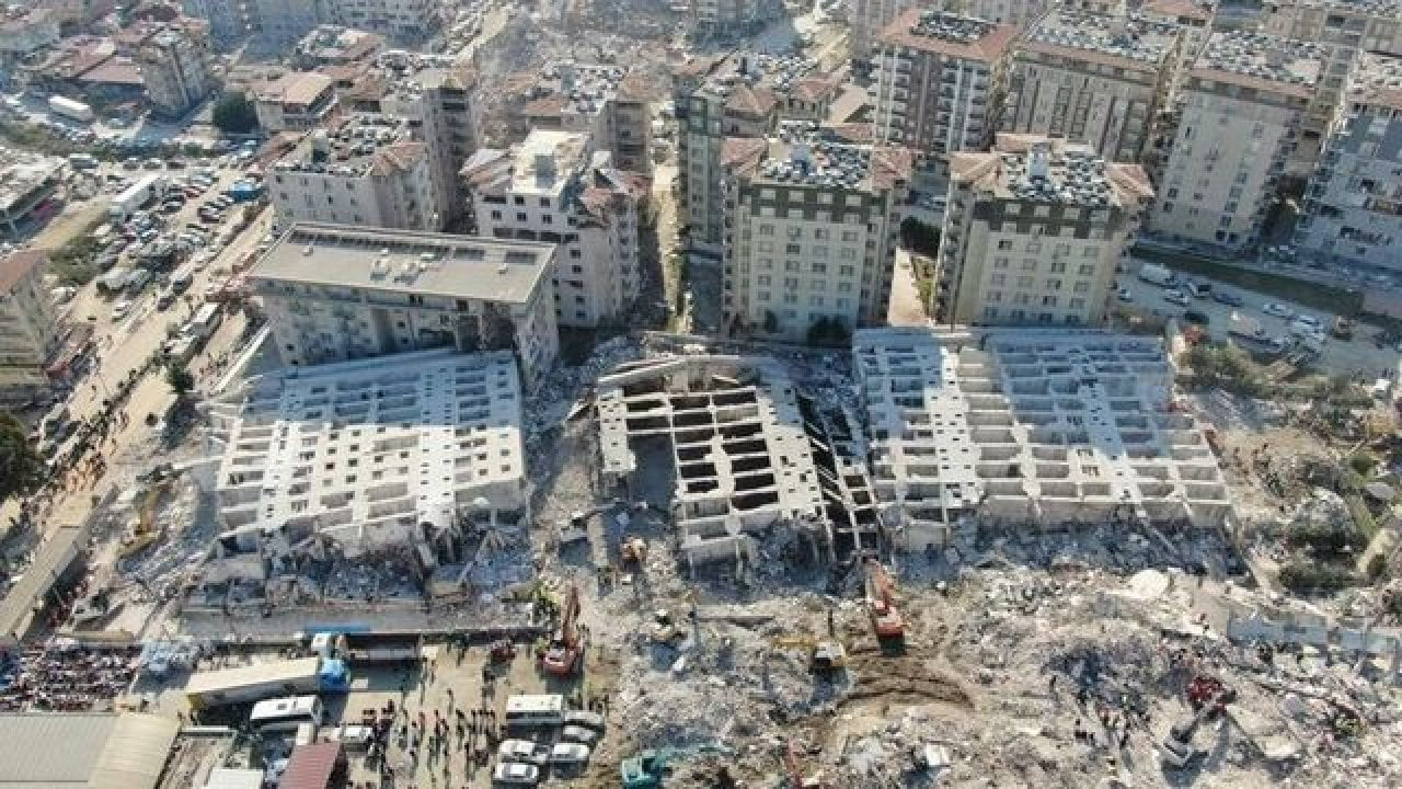 Depremde yıkılan Rönesans Sitesi'nin mühendisi tutuklandı