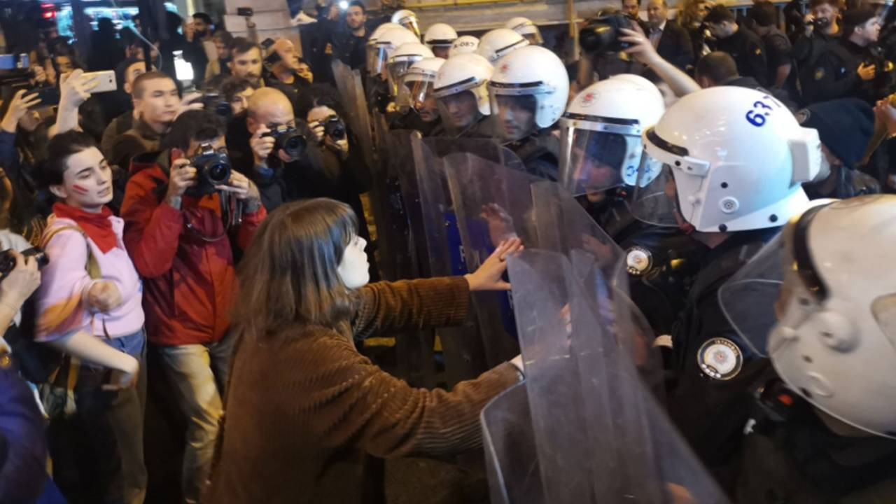 Feminist Gece Yürüyüşü davası: Davaya müşteki olarak eklenen iki polis kadınlardan şikayetçi olmadı