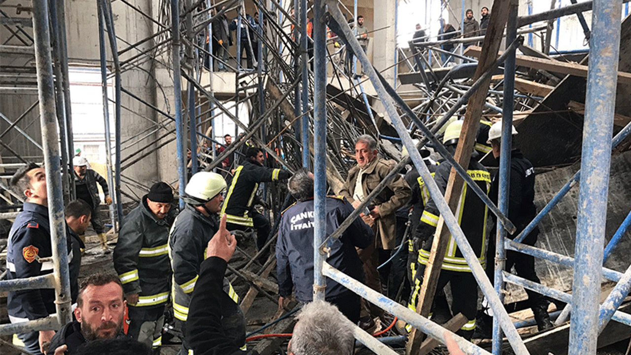 Cami inşaatı çöktü: 3 işçi yaralandı