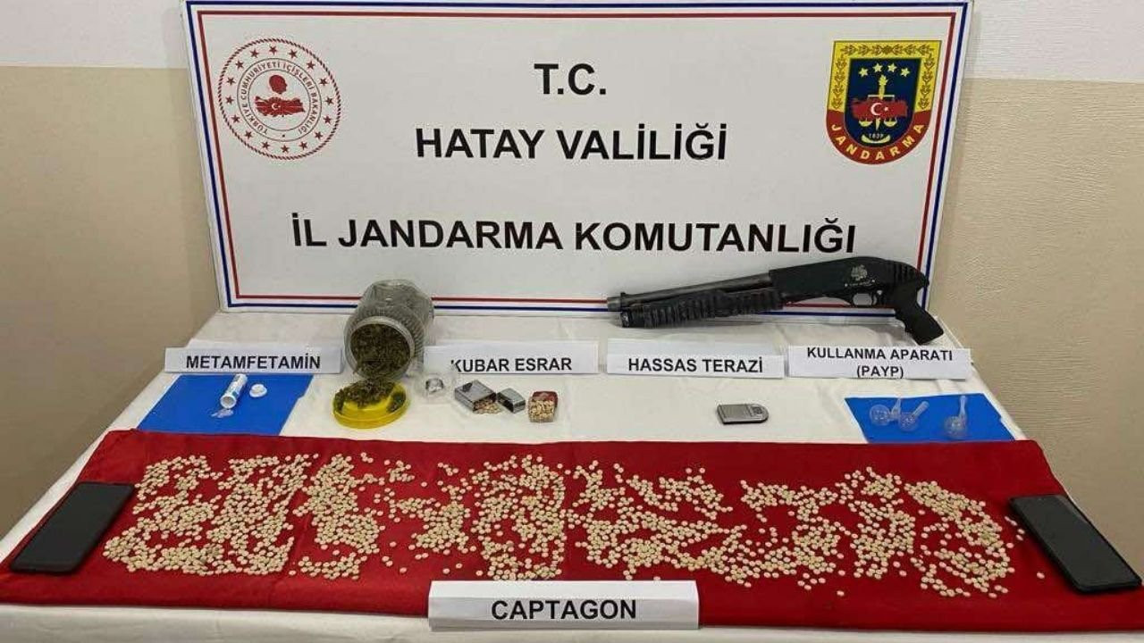 Hatay'da yüklü miktarda uyuşturucu hapla yakalanan kişi tutuklandı