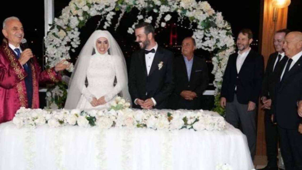 Berat Albayrak uzun bir aradan sonra düğünde görüntülendi
