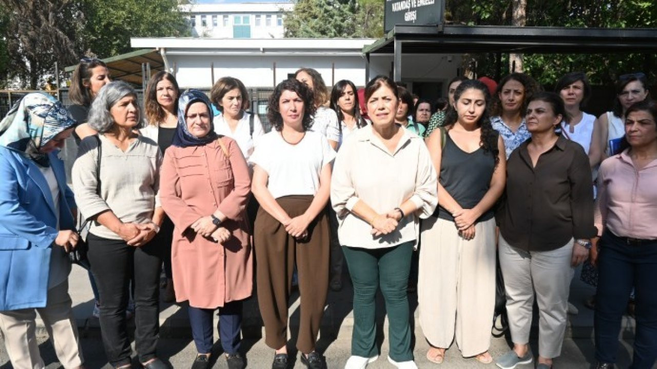 Köpek ile işkence eden polis 'basit yaralama'dan yargılanıyor