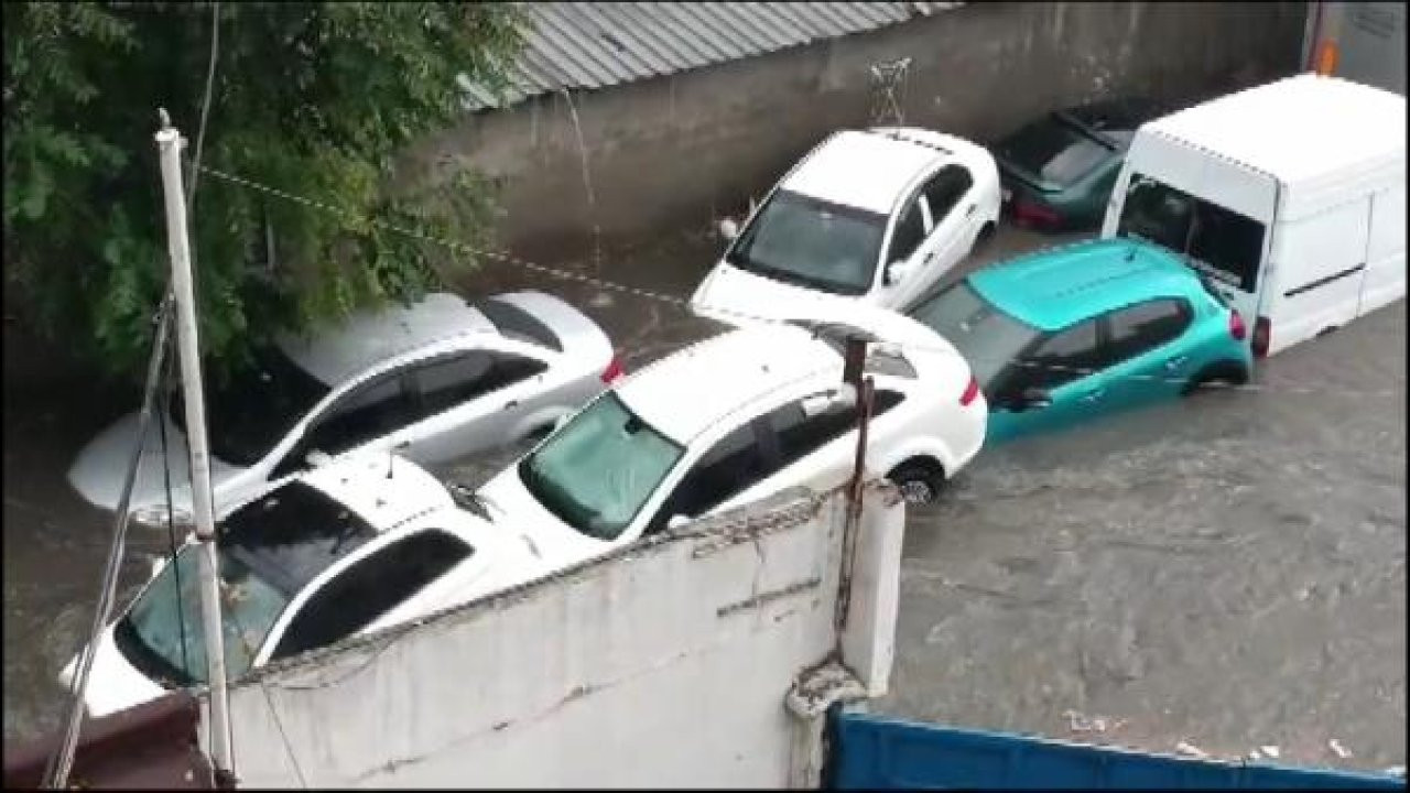 Gaziosmanpaşa'da çok sayıda araç sele kapıldı
