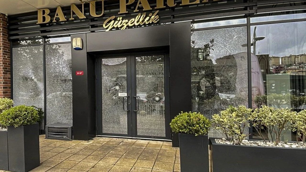 Silahlı motosikletli saldırganlar kafe ve güzellik salonunu hedef aldı, bir kişi öldürüldü