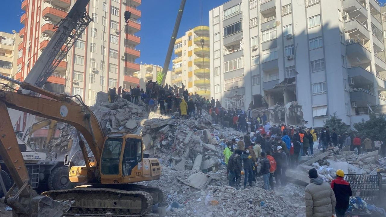 96 kişiye mezar olan Alpargün Apartmanı Davası başladı: Raporlara rağmen eksik malzeme kullanmadığını savundu