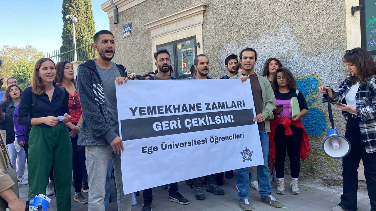 Ege Üniversitesi'nde yemek zamlarına karşı imza toplandı