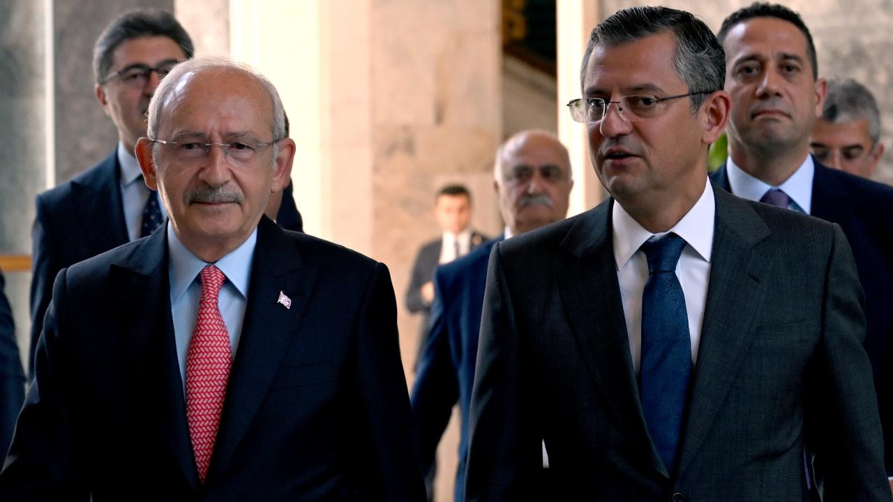 Özgür Özel'den, Kılıçdaroğlu'nun 'Partiden ayırırım' sözlerine eleştiri: Babaevinin kapılarını açmayı vaat ediyorum