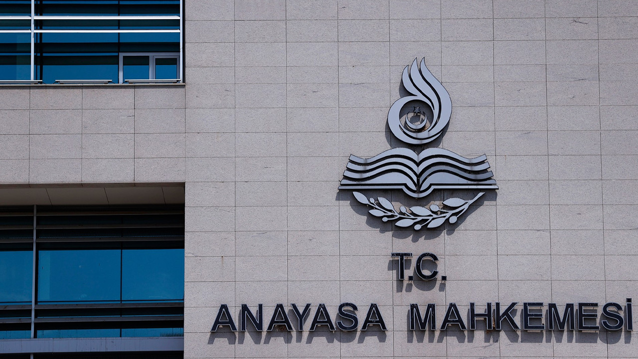 AYM üç siyasi partinin 'kapanması'na karar verdi