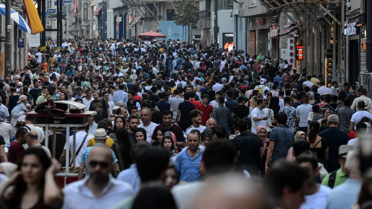 Yöneylem anketi: Türkiye çaresiz ve bıkkın hissediyor