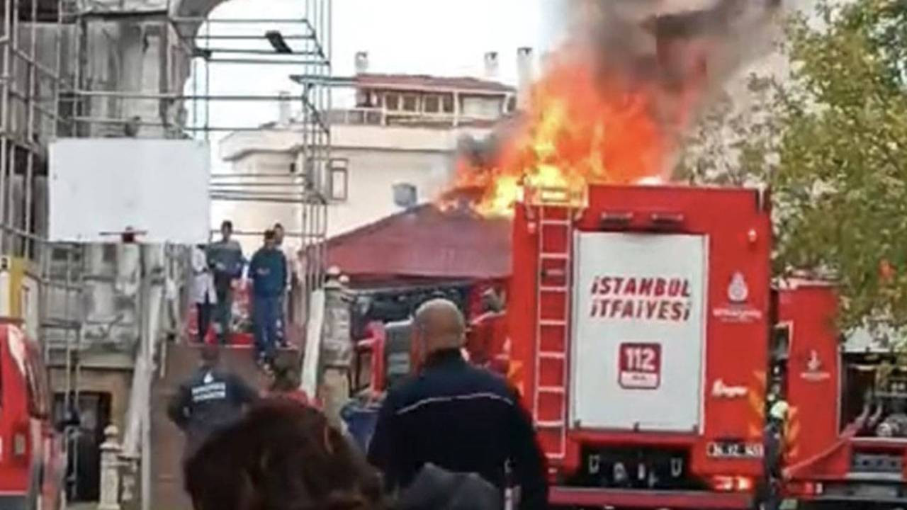 Üsküdar'da tarihi köşkte yangın