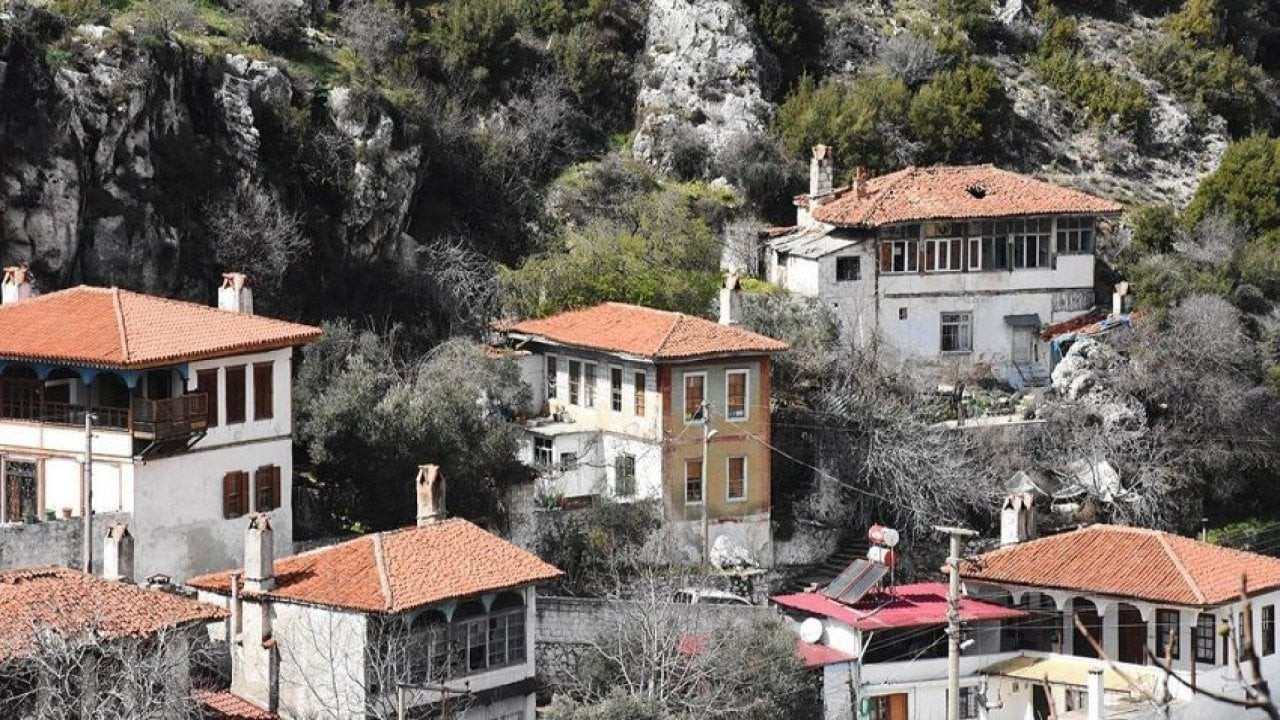 Emeklilikte yaşamak için en çok tercih edilen 3 il - İstanbul'dan akın akın göç ediyorlar...