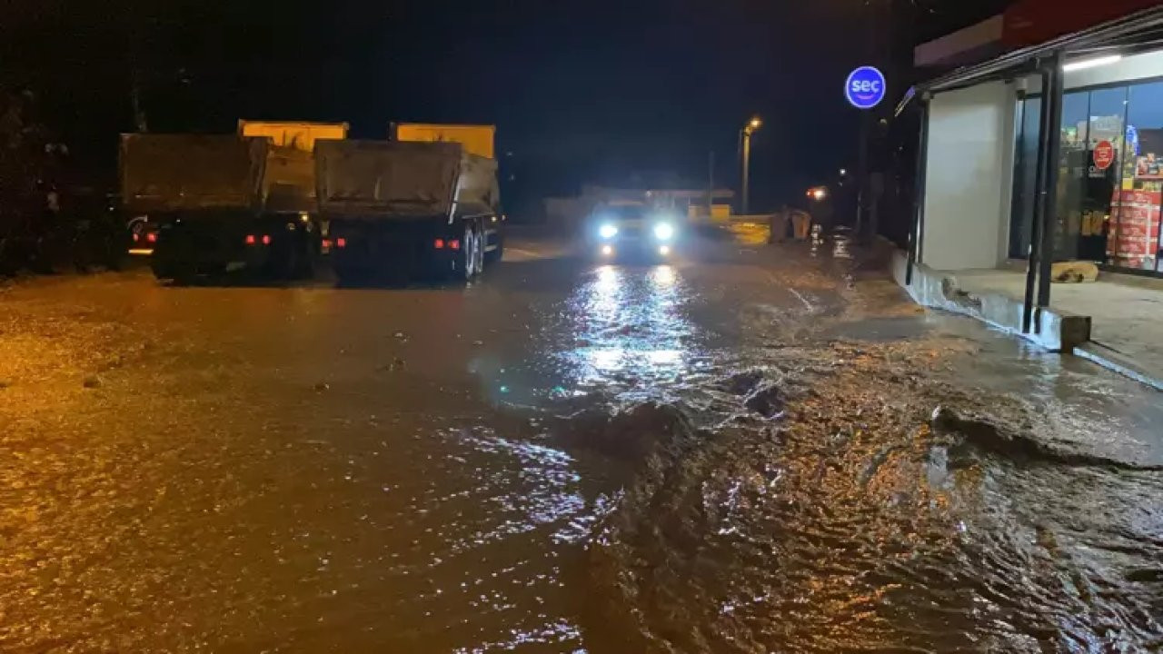 Çanakkal'de sağanak nedeniyle dere taştı: İlde motosiklet kullanımı yasaklandı