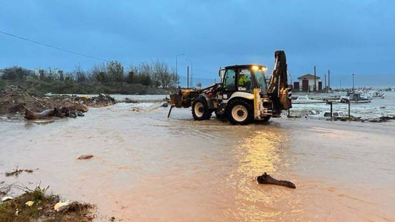 Çanakkale'de sağanak yağış: Kepez Çayı yine taştı