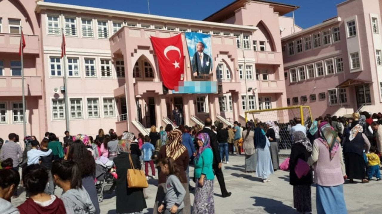 İddia: Denizli'de okul müdürü, bağış parasını dövize çevirip kendi hesabına attı