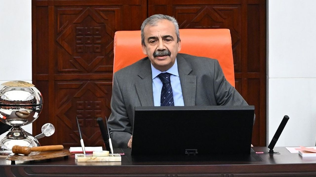 Genel Kurul'da rahatsızlanan Sırrı Süreyya Önder, hastaneye kaldırıldı