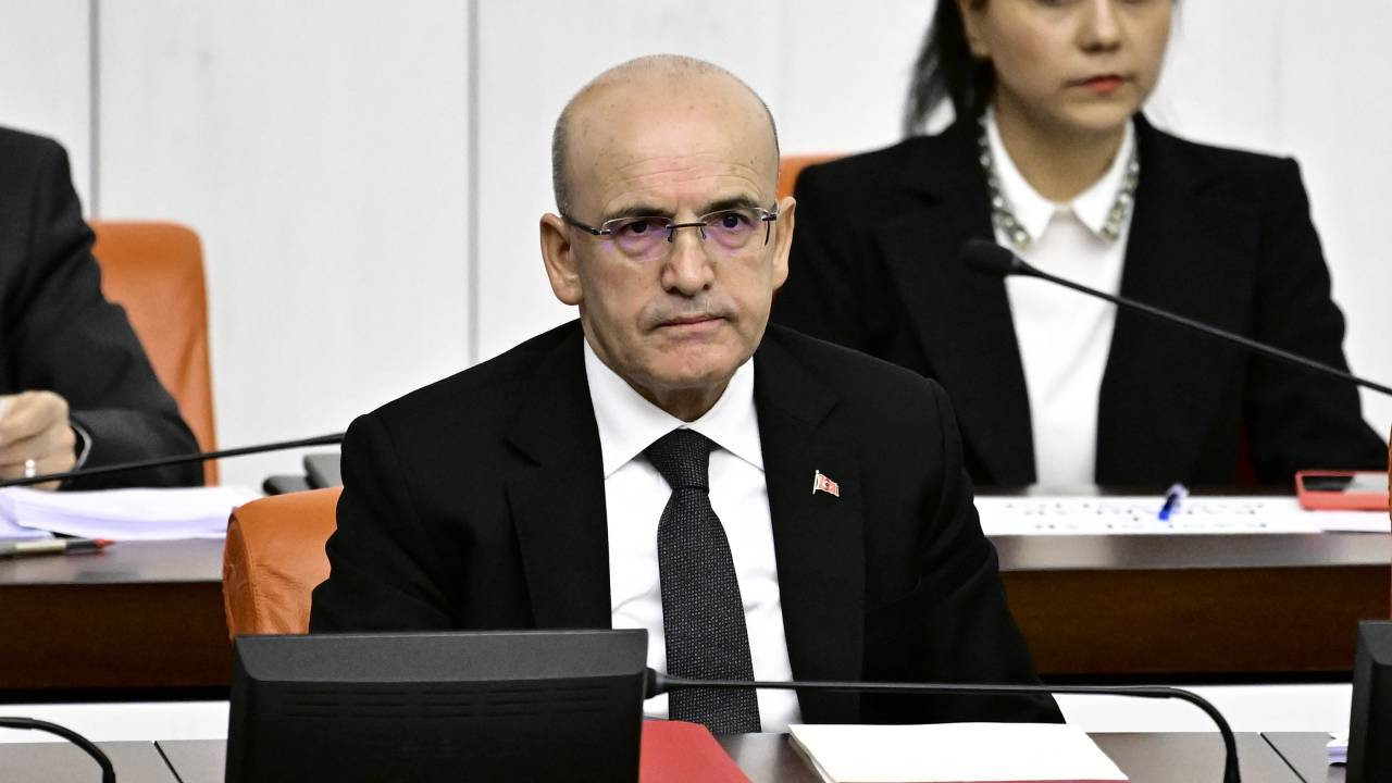 CHP'li Özgür Karabat: Mehmet Şimşek, pos cihazı ile kara para trafiğini görmezden geliyor