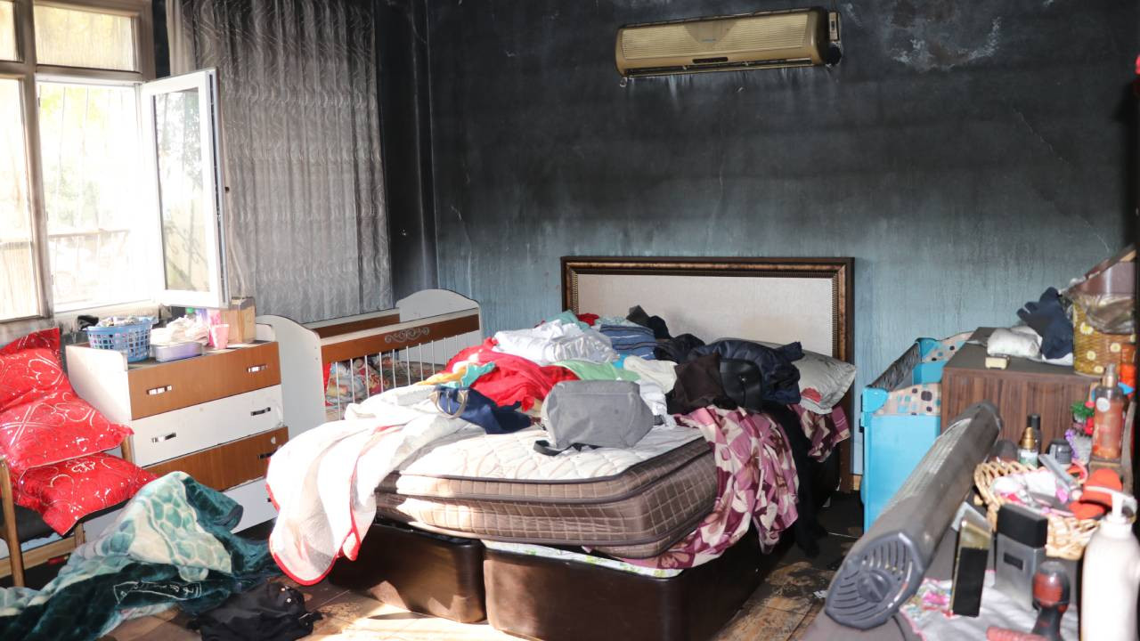 Adana'da yangında anne, baba ve kardeşini kaybeden yaralı çocuk da öldü