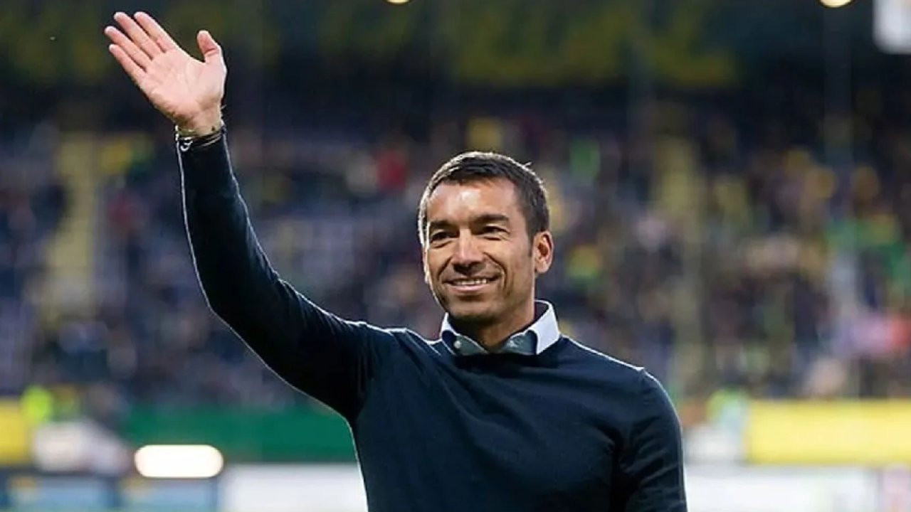 Beşiktaş teknik direktörlük için rotayı Giovanni van Bronckhorst'a çevirdi