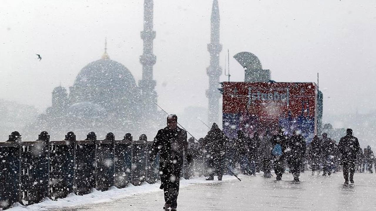İstanbul'a kar geliyor: Sıcaklık 3-5 dereceye kadar düşecek