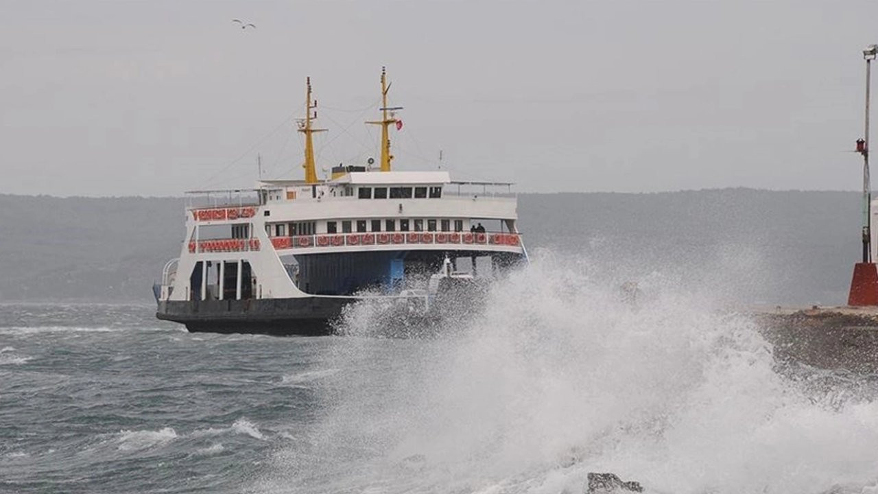 Çanakkale'de bazı feribot seferleri iptal edildi