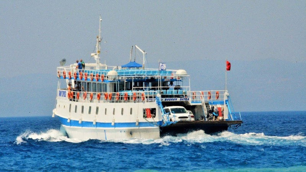 Bodrum'da feribot seferleri fırtına nedeniyle iptal edildi