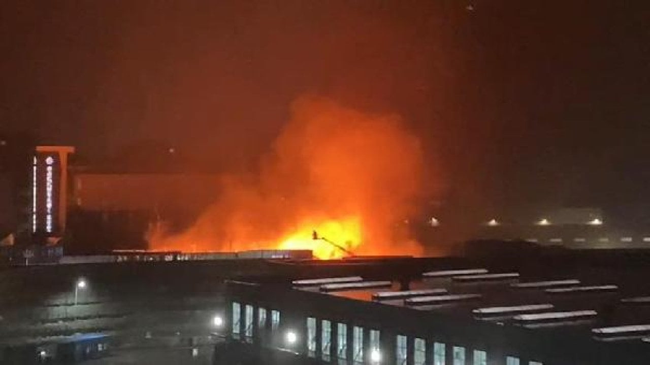 Arnavutköy'deki film platosunda yangın: Müdahale sürüyor