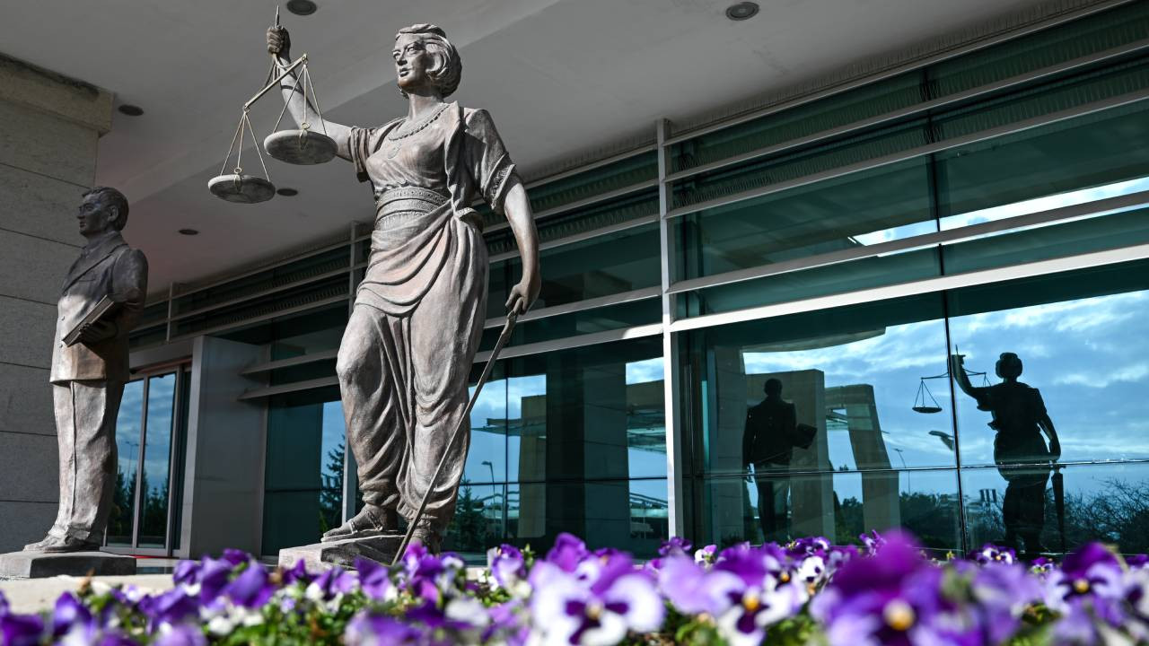 Yaman Akdeniz, AYM'nin geciken iptaline dikkat çekti: Sansür yerel seçimlerden sonra katlanarak devam edecektir