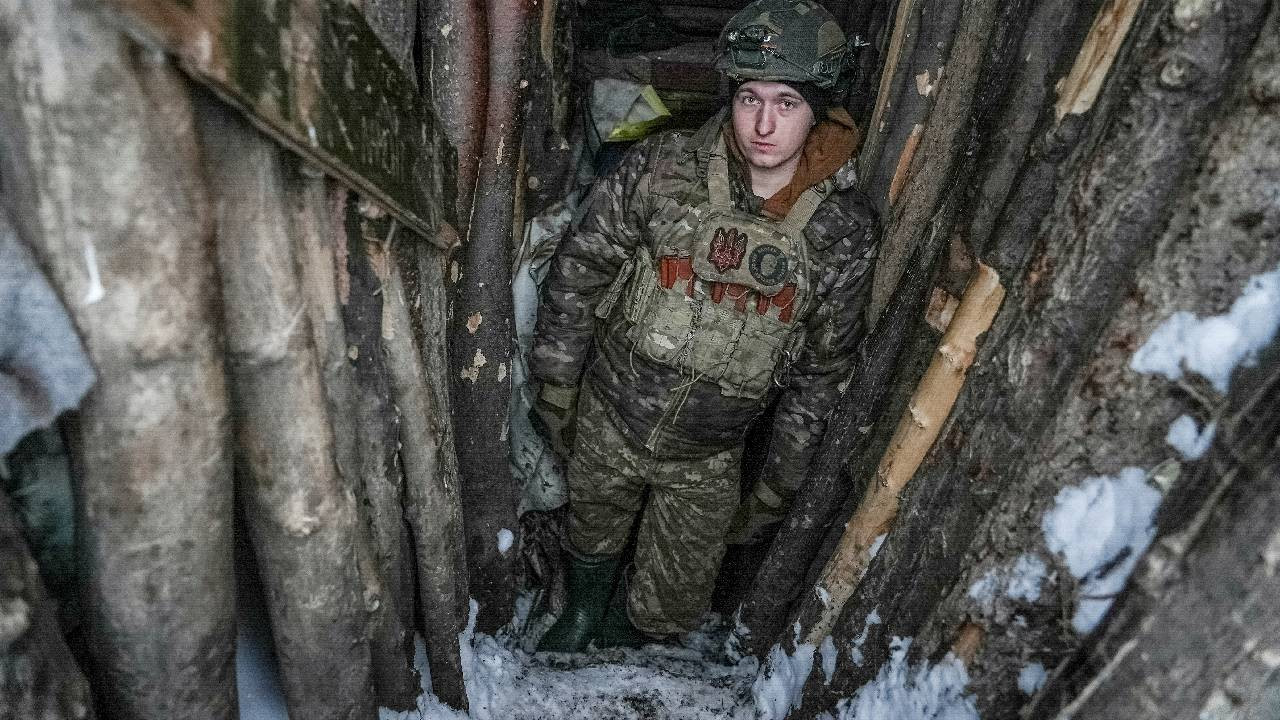 Ukrayna parlamentosu, askerlikten kaçanlara baskı yapılmasını öngören zorunlu askerlik tasarısını Zelenskiy'e geri gönderdi