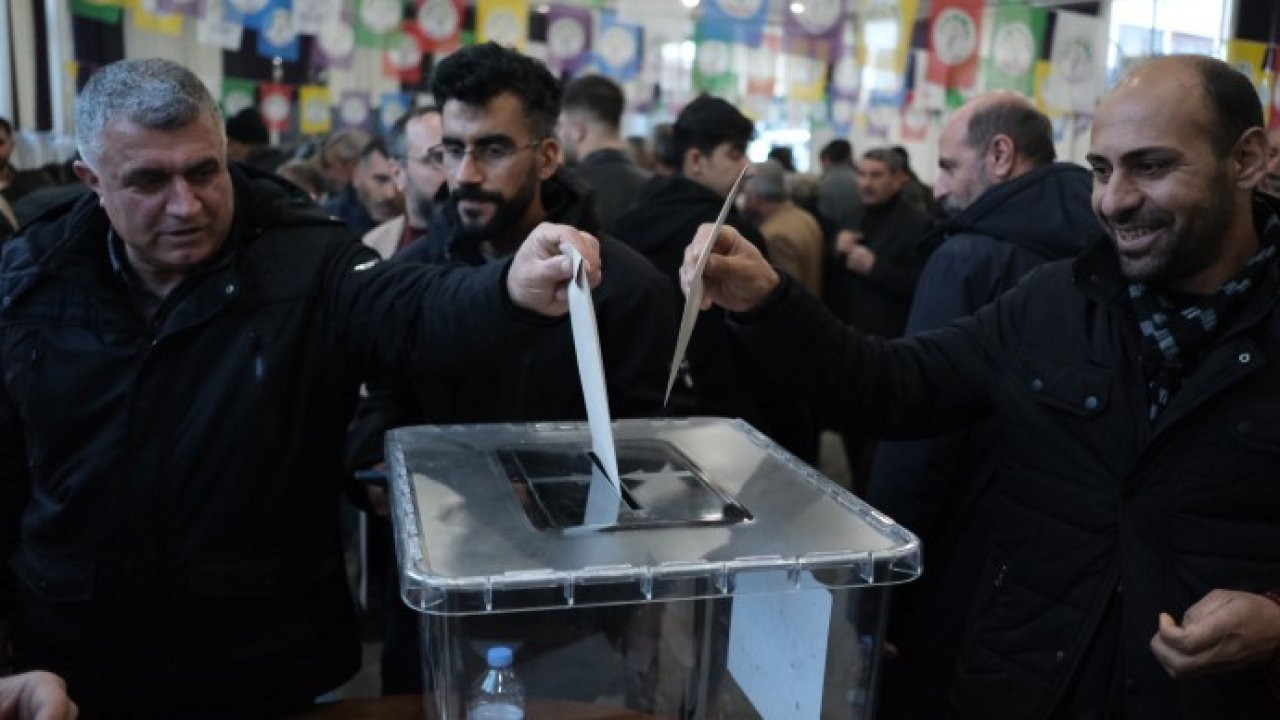 DEM Parti'nin 10 ilde yaptığı halk yoklamasında oy kullanma işlemi sona erdi