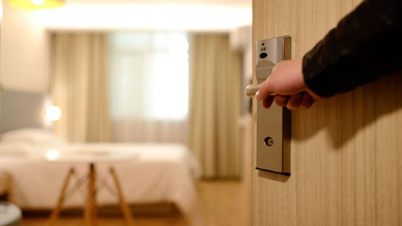 Müşterisinin bilgisini paylaşan otele idari para cezası