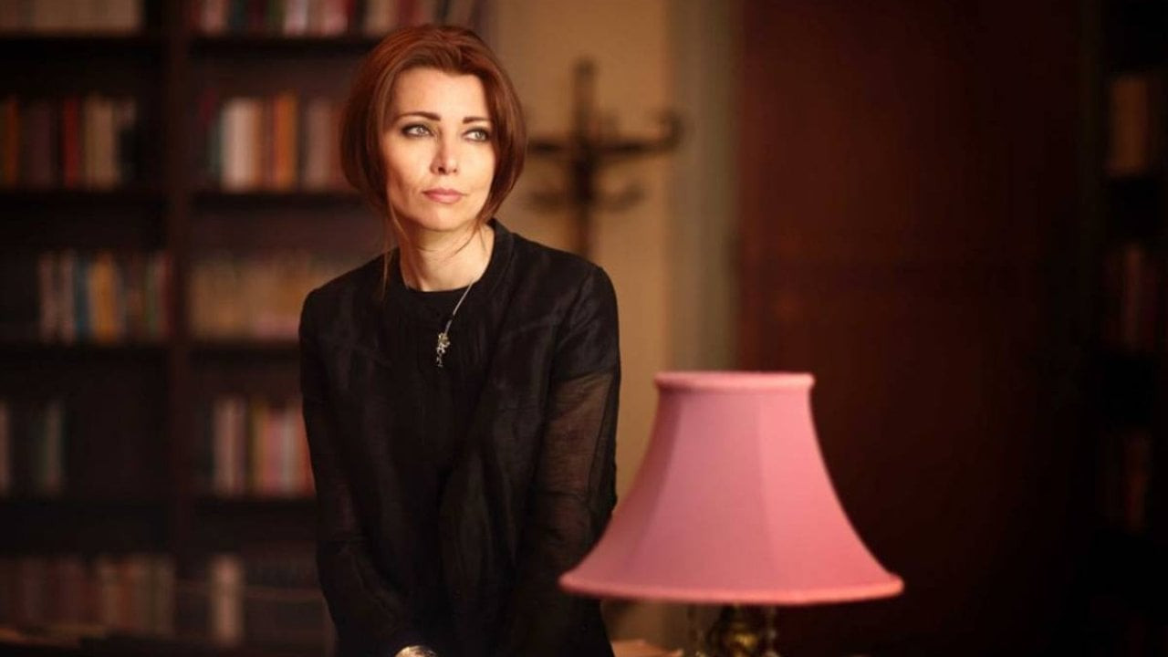 Edebiyatçılardan Elif Şafak'a destek: Hiçbir edebiyatçının bu tarz yöntemlerle linç edilmesine izin vermeyelim