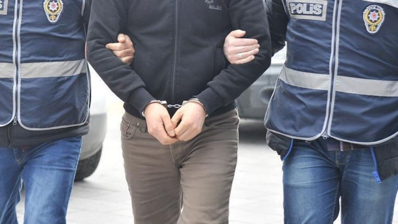İzmir'de, mahpuslara para gönderdikleri için gözaltına alınan üç kişi tutuklandı