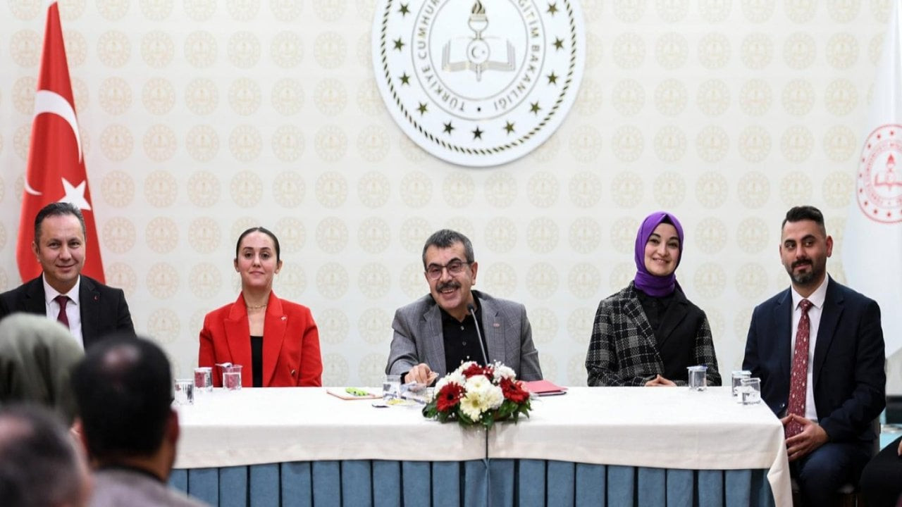 Bakan Tekin'den yeni müfredat açıklaması: Bizim değerlerimizle inşa edilmiş bir eğitim sistemi