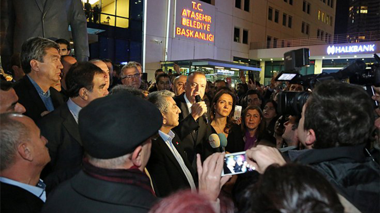 Tezcan: İlgezdi'nin görevden alınması halkın iradesine darbedir