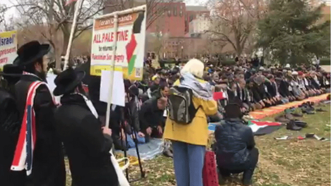 Beyaz Saray önünde namazlı protesto