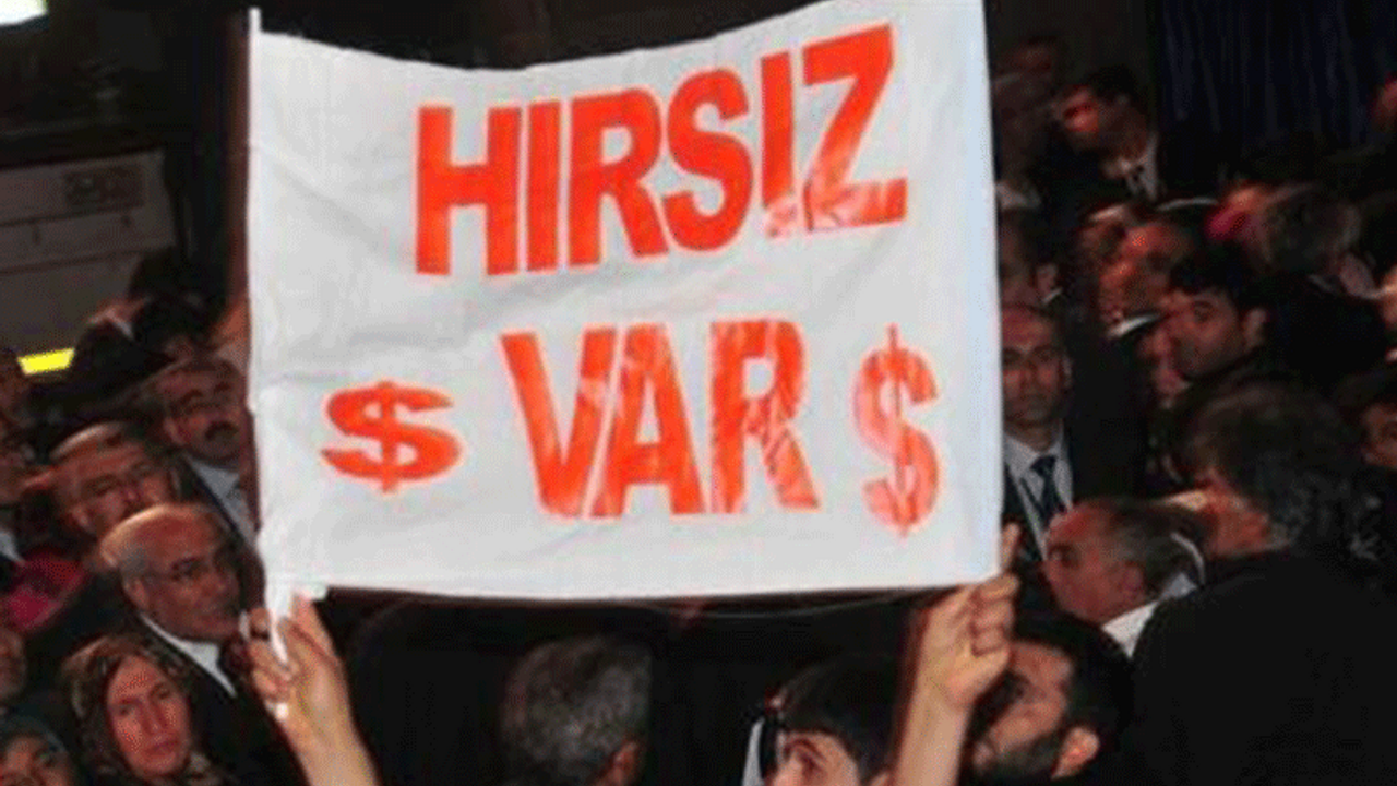 'Hırsız AKP' sloganı suç değil