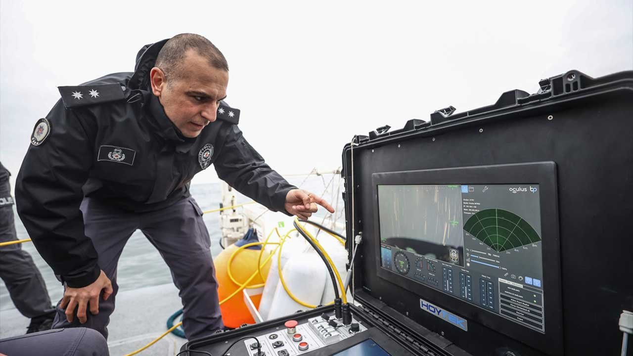 Marmara Denizi'nde batan geminin mürettebatı İnsansız Su Altı Robotu ile aranıyor