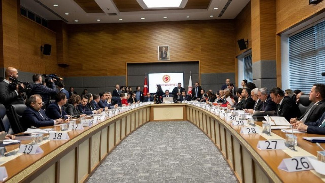 AYM’nin iptal ettiği "örgüte üye olmamakla birlikte örgüt adına suç işleme" fiiline çifte cezalandırma