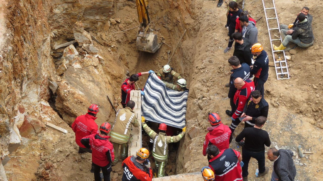 Sancaktepe'de iş cinayeti: Toprak altında kalan işçi öldü