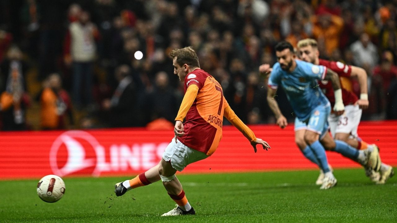 Galatasaray'dan üst üste 8. galibiyet: Antalyaspor'u 2-1 yendi